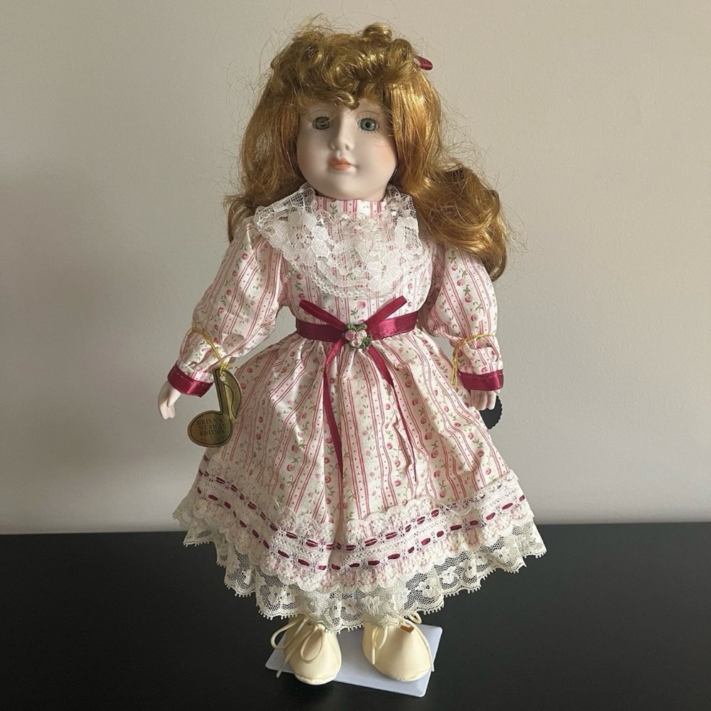 Brinn’s Musical Porcelain Doll You Light Up My Life 14in Vintage 1989